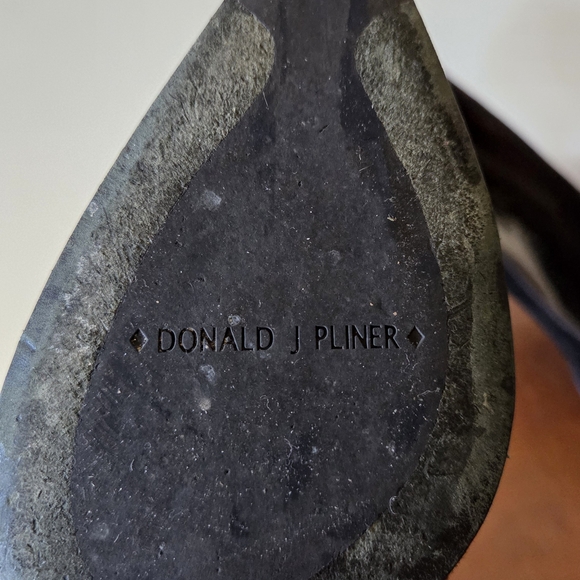 DONALD J PLINER Elegant Black Suede Leather Buckle Crystals Heels Shoes 7.5 - Picture 9 of 11